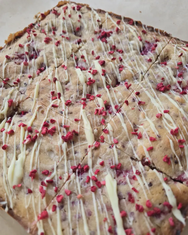 White chocolate & raspberry blondie