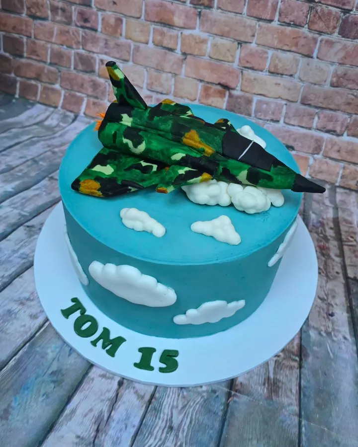 Tom’s flying cake
